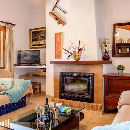 Charming 3 Bedroomn With Pool In By Renthousing *