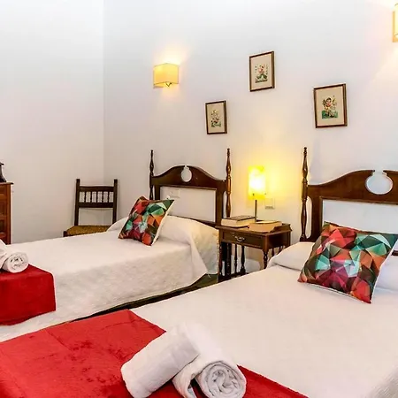 Charming 3 Bedroomn With Pool In By Renthousing Будинок відпочинку