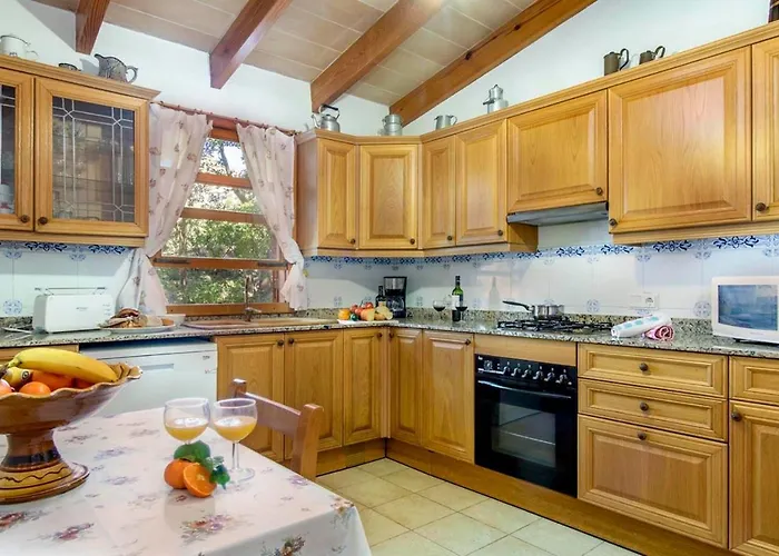 Charming 3 Bedroomn With Pool In By Renthousing