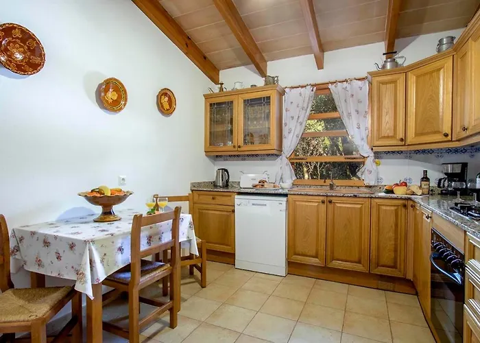 Charming 3 Bedroomn With Pool In By Renthousing Dom wakacyjny