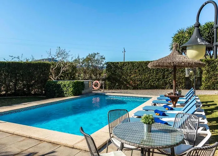 Dom wakacyjny Charming 3 Bedroomn With Pool In By Renthousing Pollensa