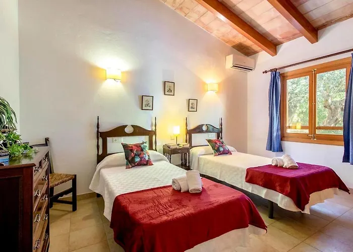 Charming 3 Bedroomn With Pool In By Renthousing * Pollensa